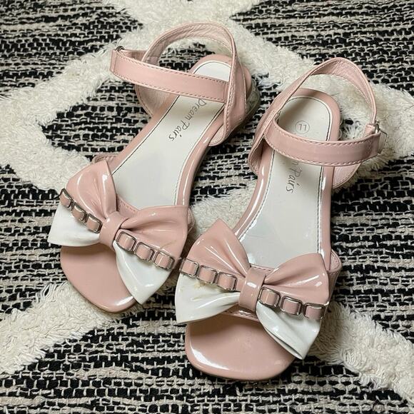 Amazon Beige and White Block Heel Little Girls Sandal Heels size 11 - Picture 1 of 4